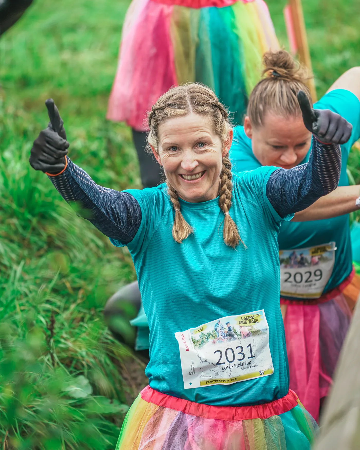 Fotografi af Mads Dyg: Smilende løber giver thumbs up