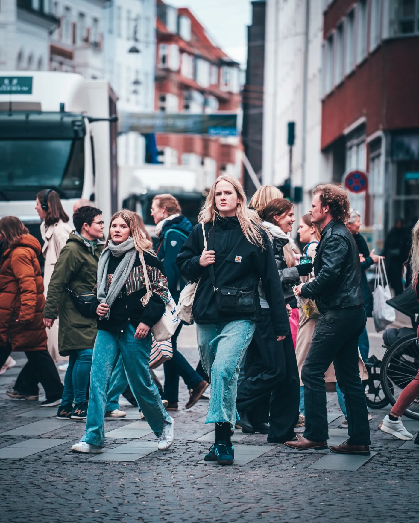 Fotografi af Mads Dyg: Mennesker i gågaden